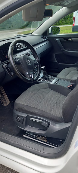 Volkswagen Passat 3 of 8