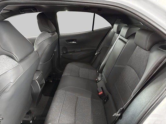 Toyota Corolla 7 of 13