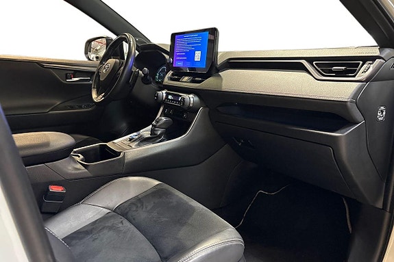 Toyota RAV4 7 of 21