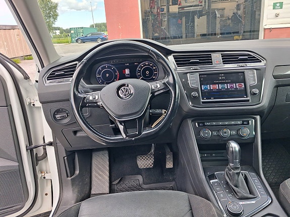 Volkswagen Tiguan 6 of 9