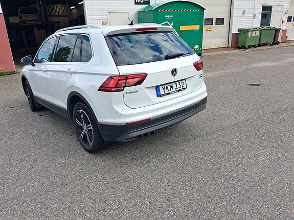 Volkswagen Tiguan 2 of 5