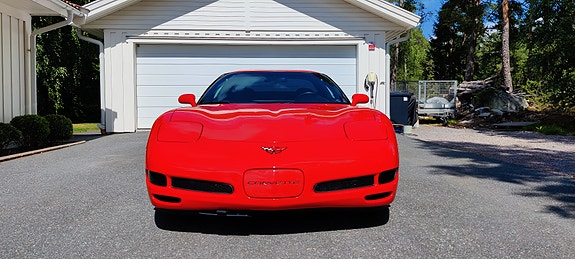 Chevrolet Corvette 4 of 8