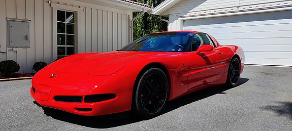 Chevrolet Corvette 2 of 8