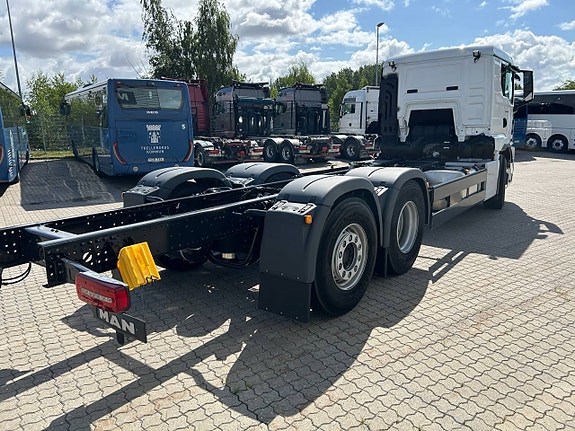 MAN TGS 26.520 6x2-4 skåpbil 4 of 10