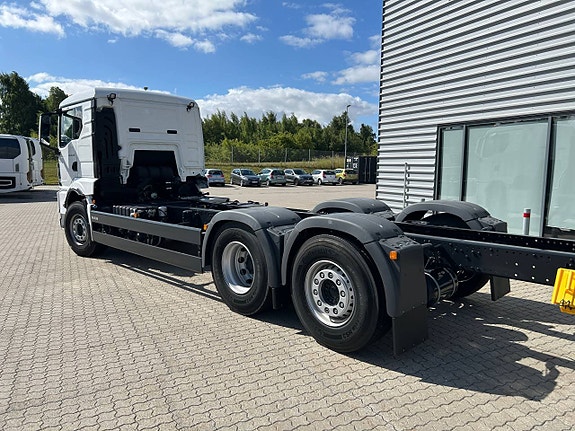 MAN TGS 26.520 6x2-4 skåpbil 3 of 10