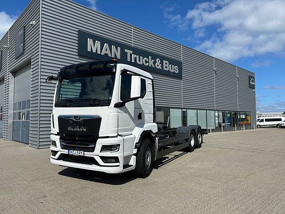 MAN TGS 26.520 6x2-4 skåpbil