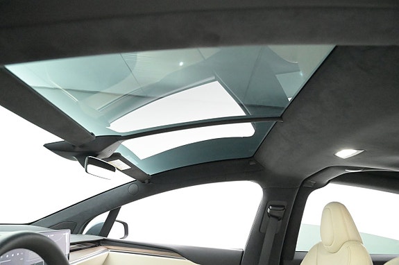 Tesla Model X 21 of 27