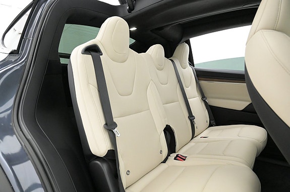 Tesla Model X 22 of 27