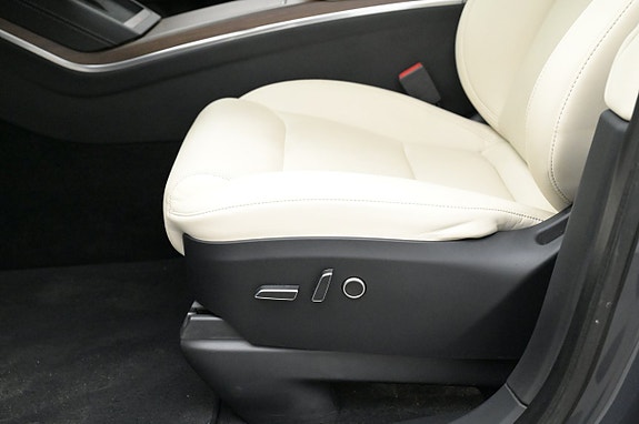 Tesla Model X 10 of 27