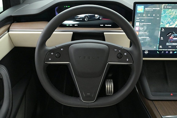 Tesla Model X 7 of 27