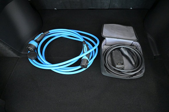 Tesla Model X 23 of 27