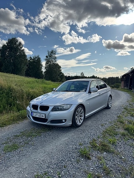 BMW 320d 2 of 5