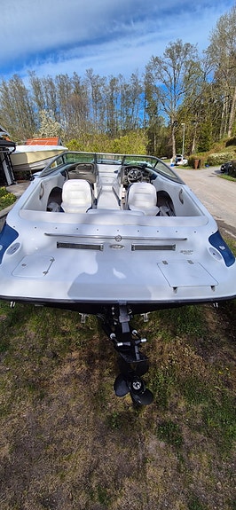 Crownline 225 BR (Bow Rider) 2002 2 of 9