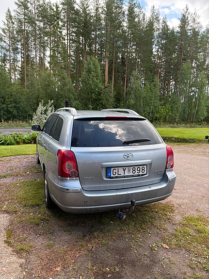 Toyota Avensis 3 of 5