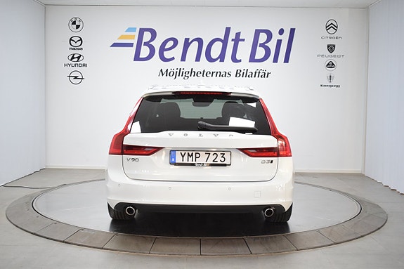 Volvo V90 2 of 22