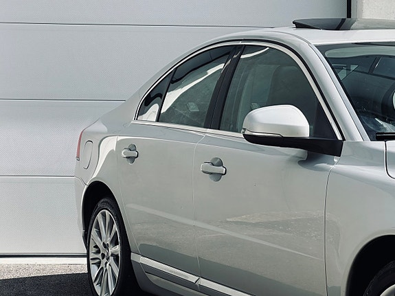 Volvo S80 2 of 19