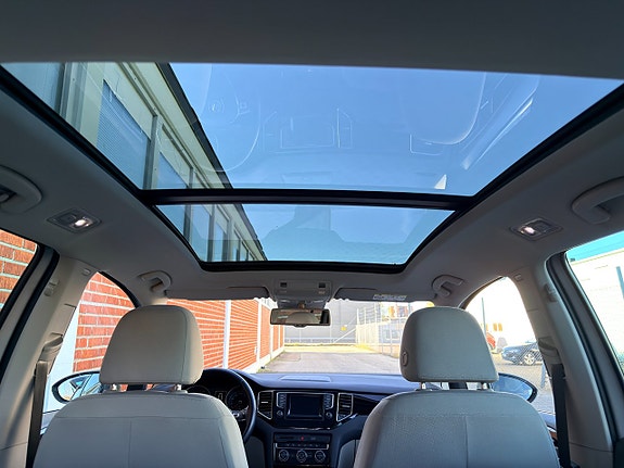 Volkswagen Golf Sportsvan 24 of 30