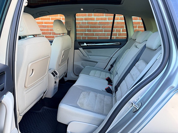 Volkswagen Golf Sportsvan 12 of 30