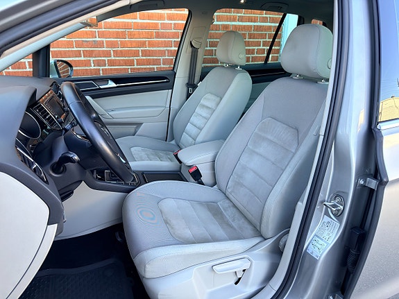 Volkswagen Golf Sportsvan 11 of 30