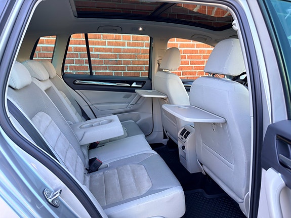 Volkswagen Golf Sportsvan 23 of 30