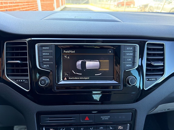 Volkswagen Golf Sportsvan 19 of 30