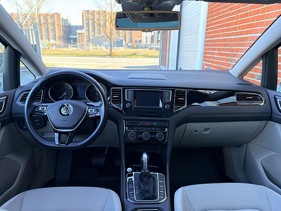 Volkswagen Golf Sportsvan 13 of 30