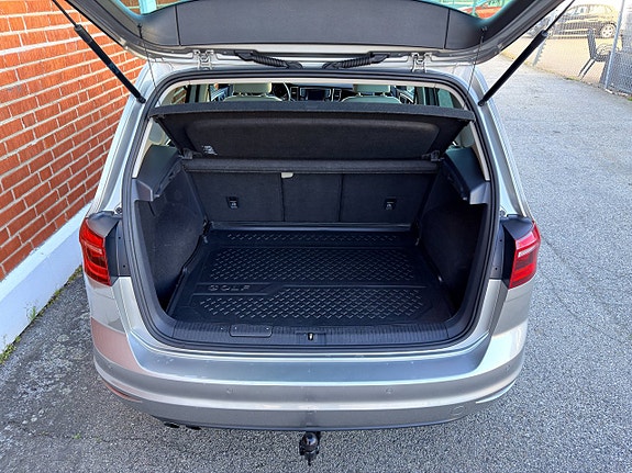 Volkswagen Golf Sportsvan 25 of 30