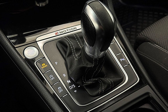 Volkswagen Golf VII 29 of 30