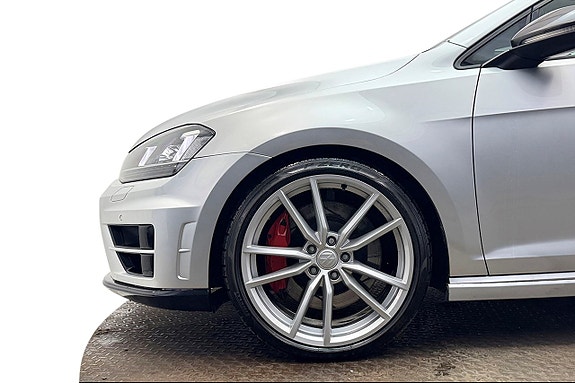 Volkswagen Golf VII 11 of 30