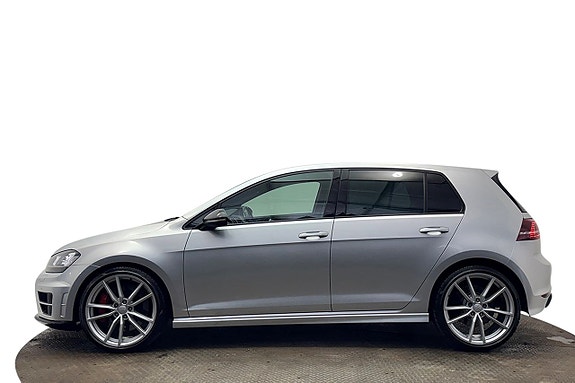 Volkswagen Golf VII 10 of 30