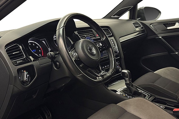 Volkswagen Golf VII 13 of 30