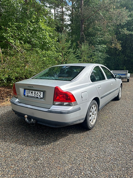Volvo S60 2 of 4
