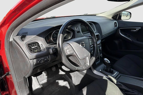 Volvo V40 Cross Country 7 of 12