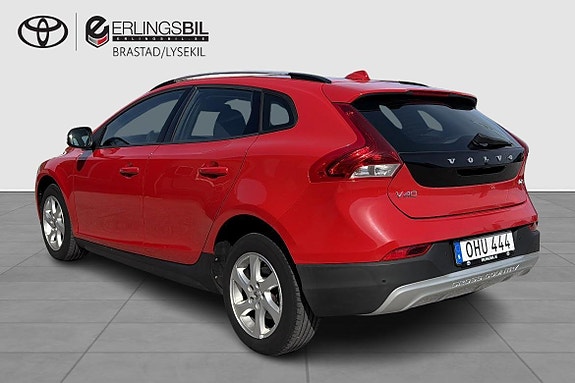 Volvo V40 Cross Country 2 of 5