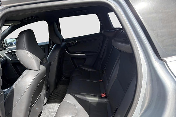 Volvo XC60 8 of 13