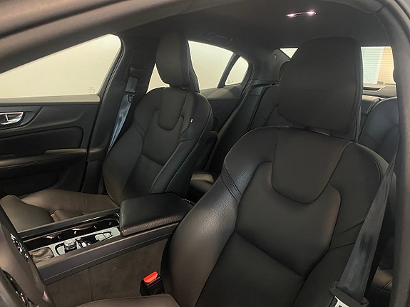 Volvo S60 3 of 5