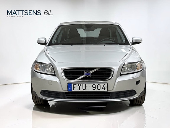 Volvo S40 2 of 19