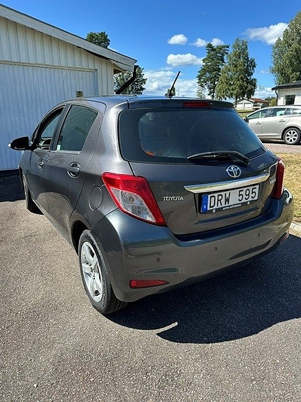 Toyota Yaris 4 of 7