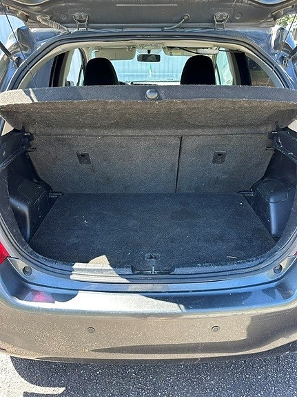 Toyota Yaris 5 of 7