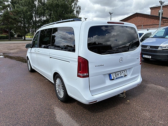 Mercedes-Benz V220 7 of 9