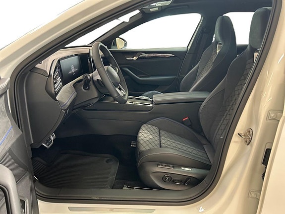 Volkswagen Passat 10 of 17