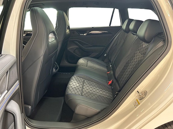 Volkswagen Passat 11 of 17