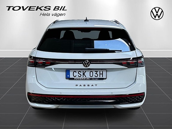 Volkswagen Passat 4 of 17