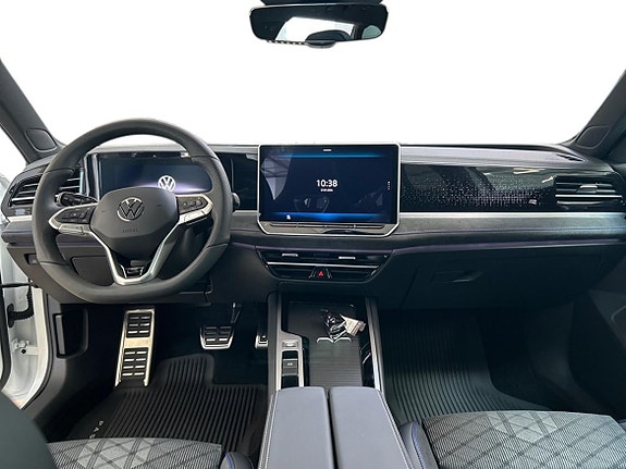 Volkswagen Passat 12 of 17