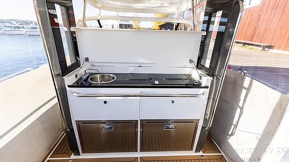 Nimbus Tender 11 - 2021 9 of 30