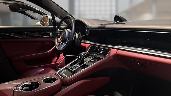 Porsche Panamera 4 of 5