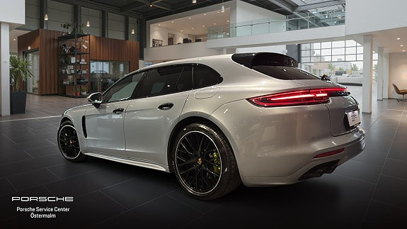 Porsche Panamera 2 of 5