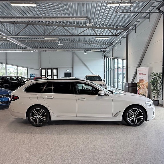 BMW 530e 2 of 5