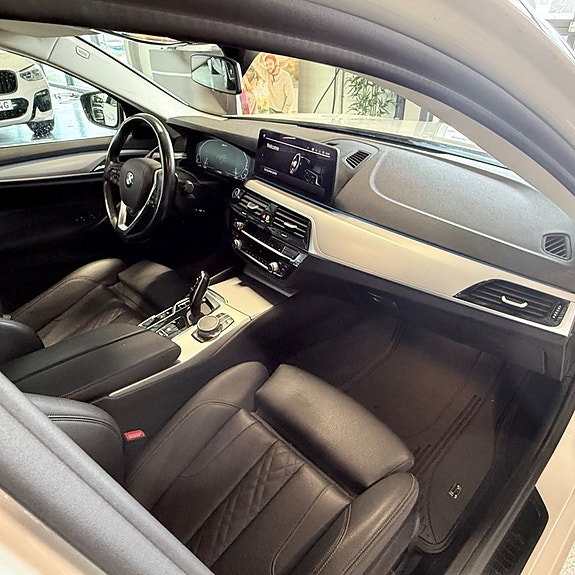 BMW 530e 19 of 20