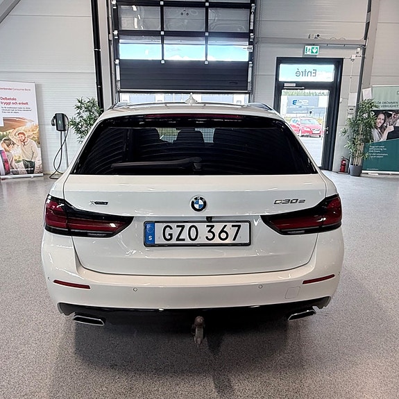 BMW 530e 4 of 5